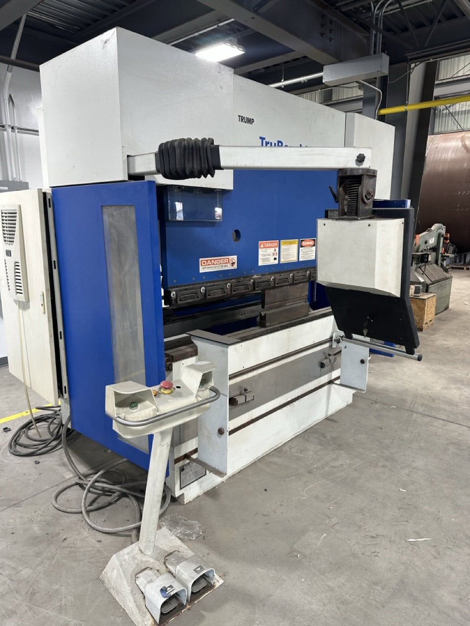 73 ton x 6.5' Trumpf 3066 CNC Press Brake, 2006-4 axis back gauge - Image 2