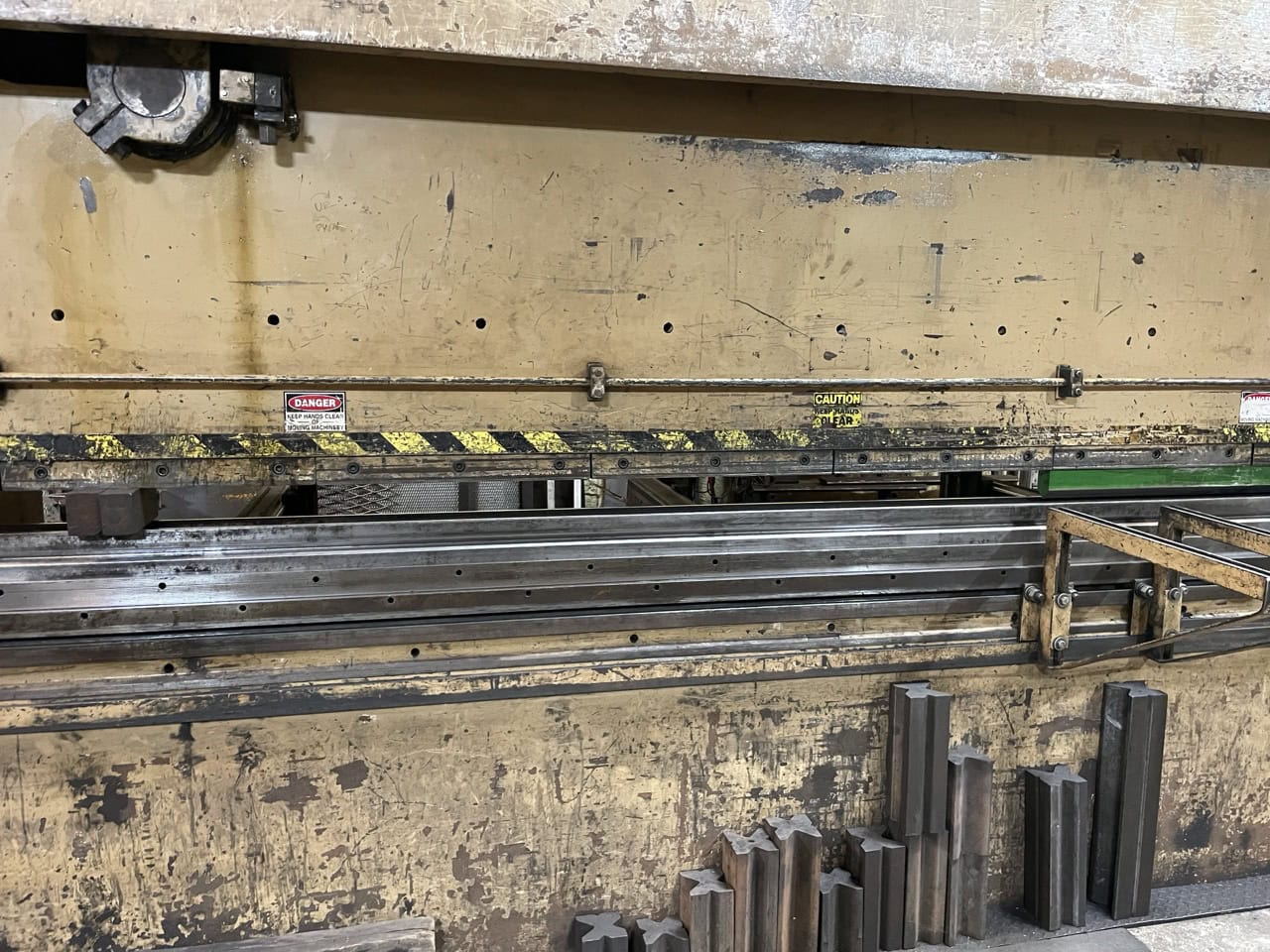 325 Ton x 16' Standard AB-325-16 CNC Press Brake, 1994 - Automec CNC Control (2 years old) Back Gauge, Tooling Included, Pit Required - Image 5