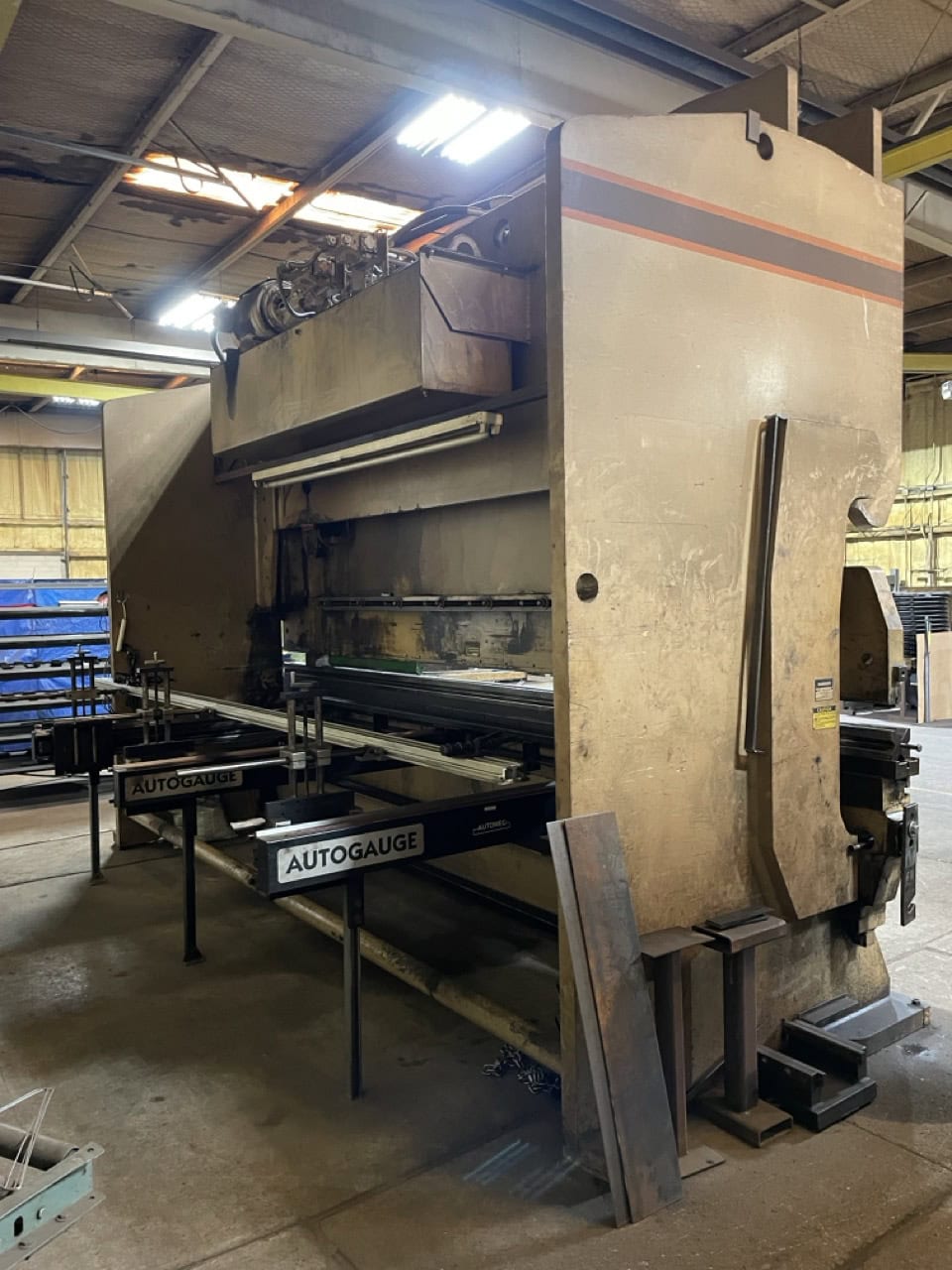325 Ton x 16' Standard AB-325-16 CNC Press Brake, 1994 - Automec CNC Control (2 years old) Back Gauge, Tooling Included, Pit Required - Image 13