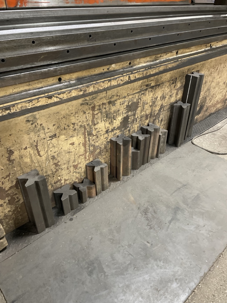 325 Ton x 16' Standard AB-325-16 CNC Press Brake, 1994 - Automec CNC Control (2 years old) Back Gauge, Tooling Included, Pit Required - Image 18