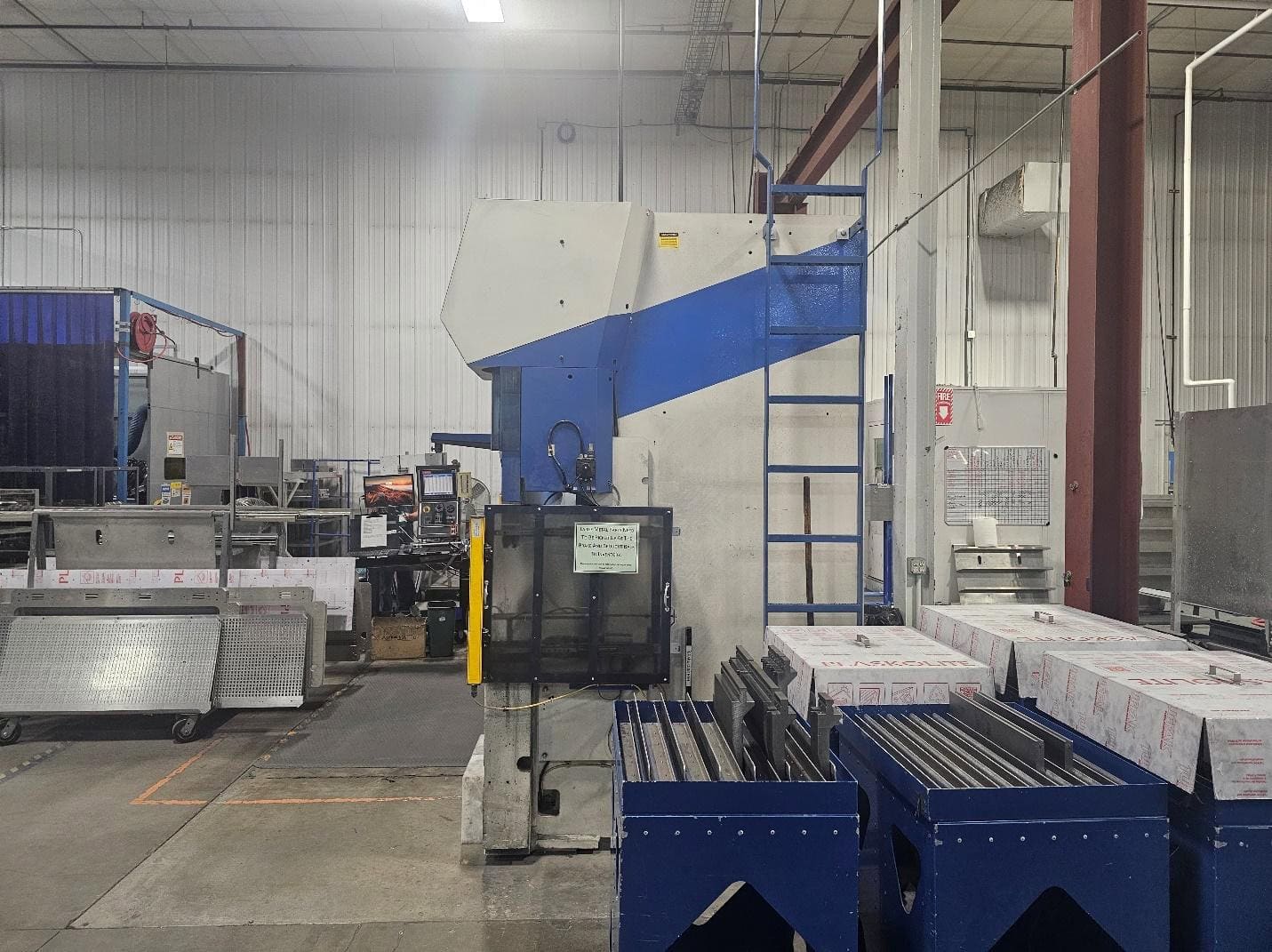 220 Ton x 13' Trumpf Trumabend V200 CNC Press Brake, 2005 - Image 2