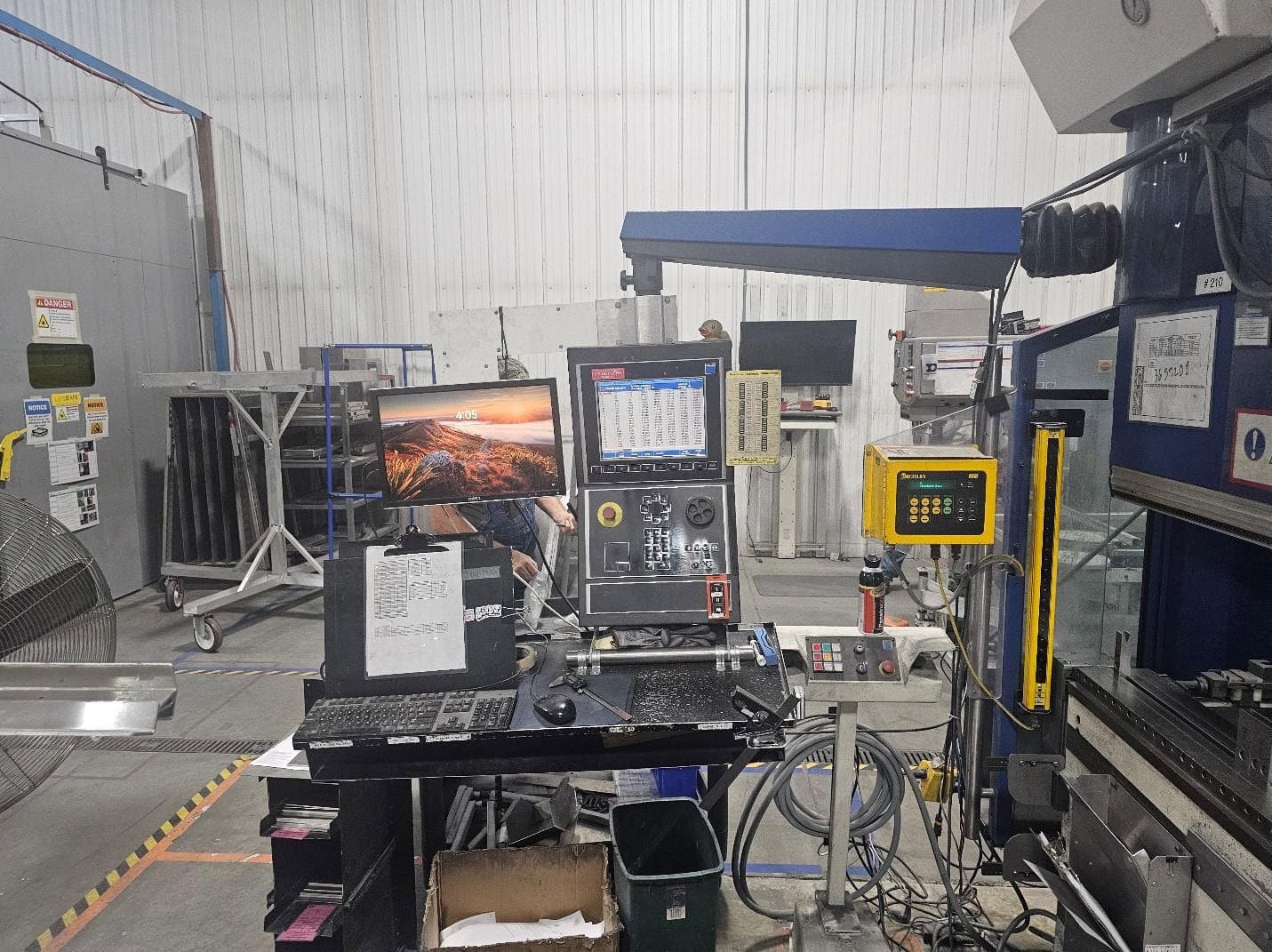 220 Ton x 13' Trumpf Trumabend V200 CNC Press Brake, 2005 - Image 3