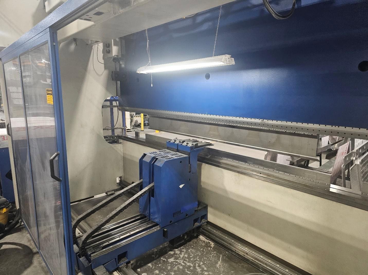 220 Ton x 13' Trumpf Trumabend V200 CNC Press Brake, 2005 - Image 9