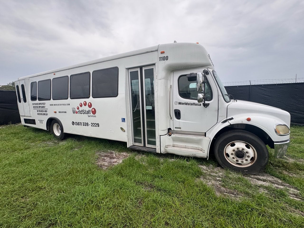 Freightliner M2 106 Shuttle Bus, 2009 - Commercial Shuttle Bus - Image 3