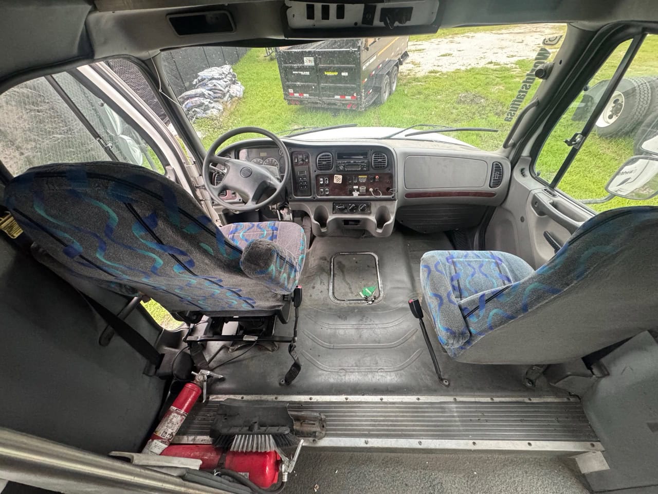 Freightliner M2 106 Shuttle Bus, 2009 - Commercial Shuttle Bus - Image 2