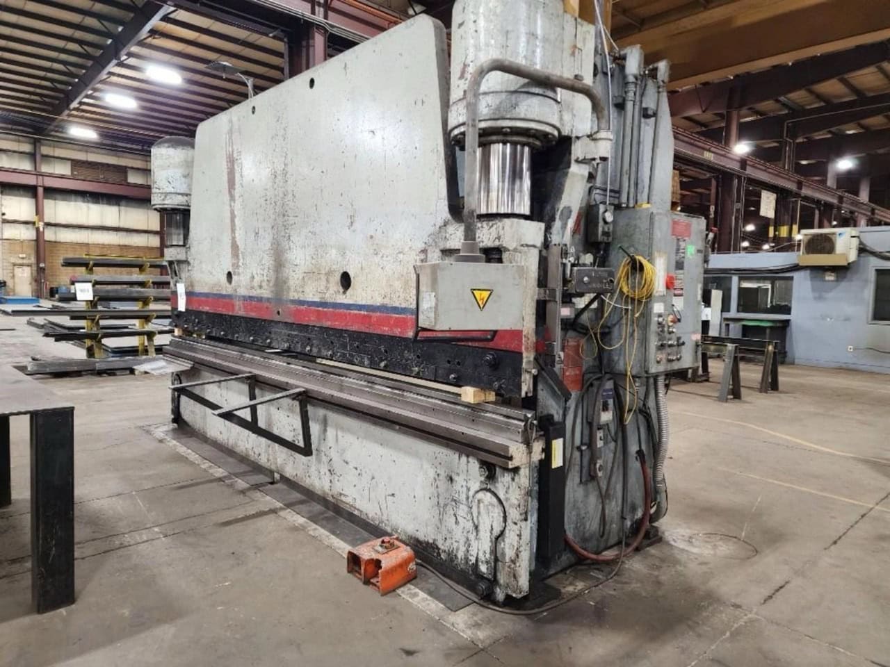 400 Ton x 16' Pacific K400-16 Press Brake, 1985 Pit Required
