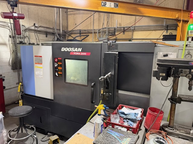 Doosan Puma 2600 CNC Lathe, 2011 - Tailstock, Chip Conveyor, Fanuc 0i Control