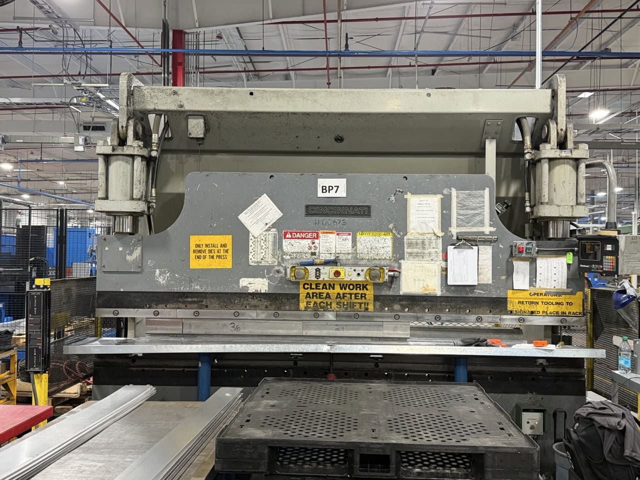 175 Ton x 12' Cincinnati 175 CBX10 CNC Hydraulic Press Brake, 1990 - Tooling Included