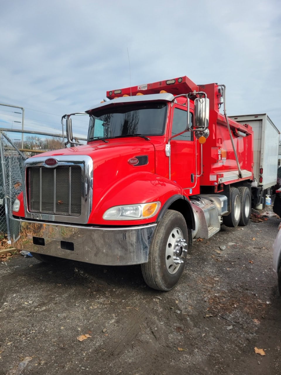 Peterbilt 567 Dump Truck, 2016 - Heavy Duty, Automatic