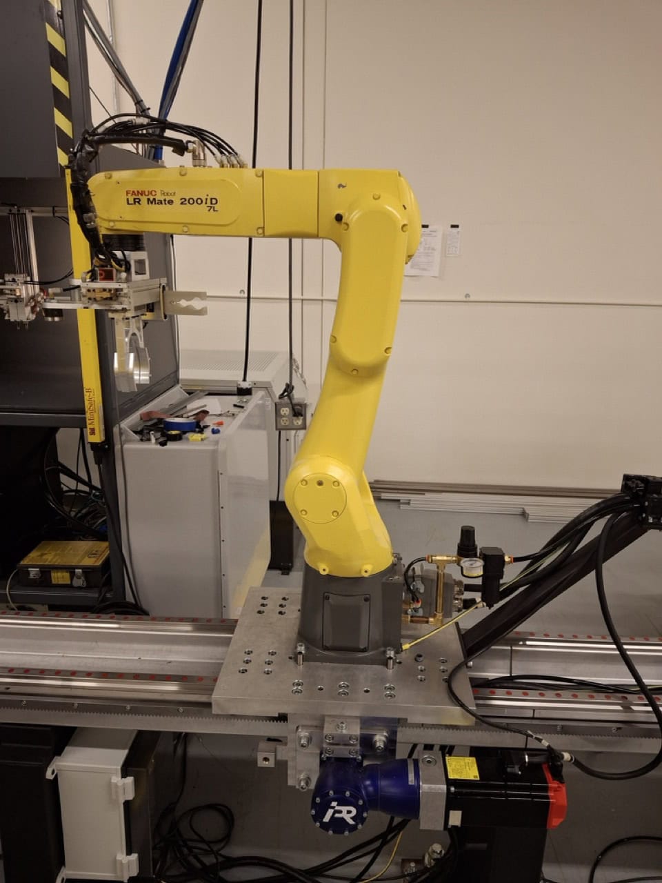 FANUC LR Mate 200iD 7L, 2019 - 7th Axis Ready - Image 2