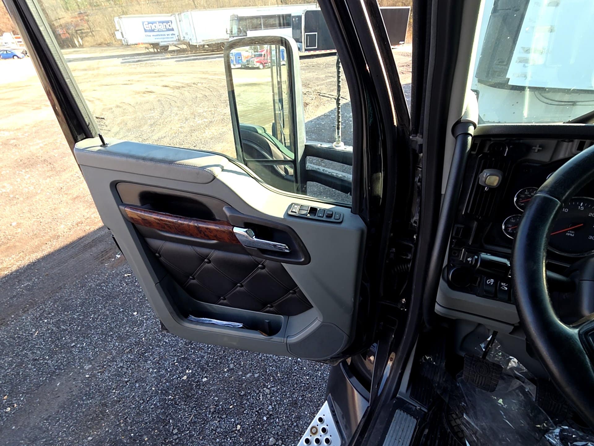 Kenworth T680 Sleeper Truck, 2020 - Paccar MX-13, Eaton Auto - Image 23