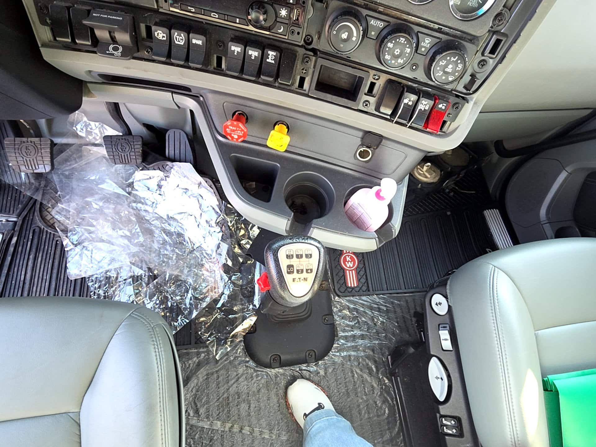 Kenworth T680 Sleeper Truck, 2020 - Paccar MX-13, Eaton Auto - Image 14