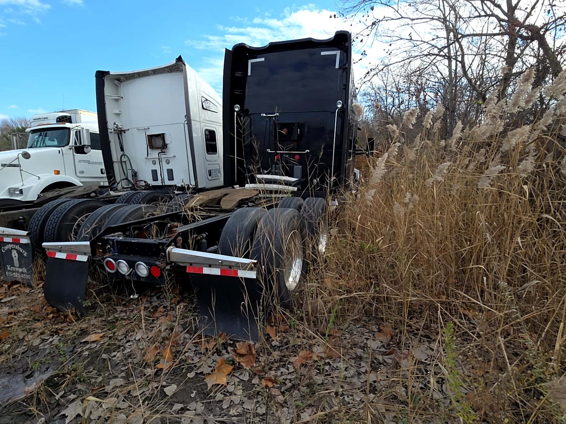 Kenworth T680 Sleeper Truck, 2015 - PACCAR MX-13, Automated Transmission, 76" Sleeper - Image 2
