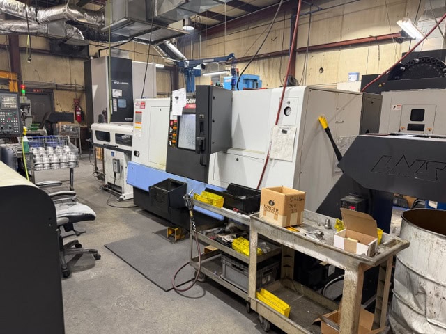 Doosan Puma 240C CNC Lathe, 2013 - LNS Barfeed, Royal Collet Chuck, LNS Chip Conveyor - Image 2