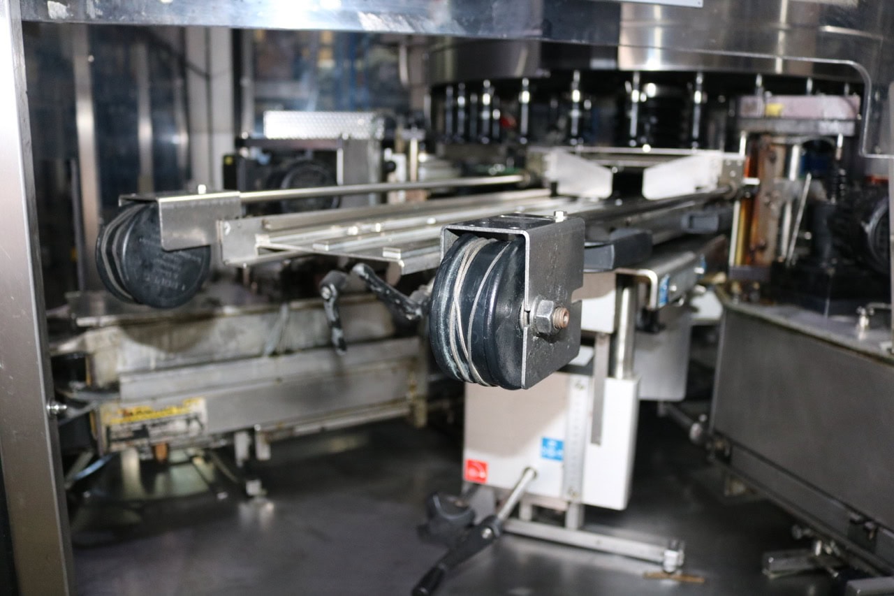 Krones Canmatic Labeler for Glass or PET Containers, 2005 - Image 2
