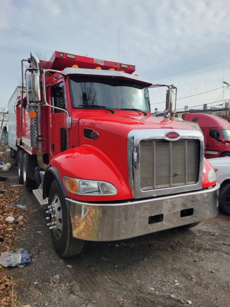 Peterbilt 567 Dump Truck, 2016 - Heavy Duty, Automatic - Image 2