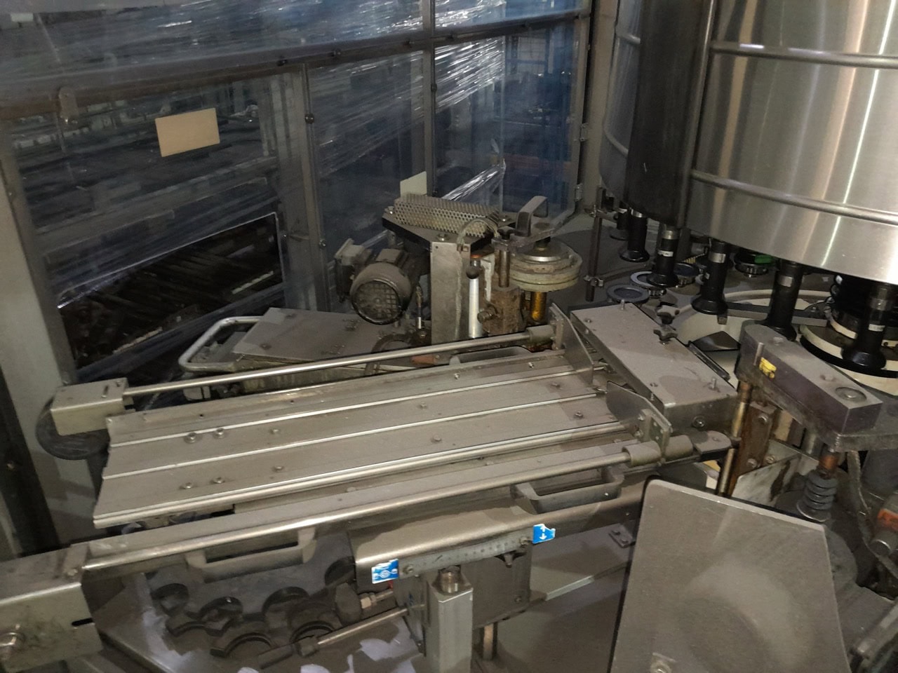 Krones Canmatic Labeler for Glass or PET Containers, 2005 - Image 9