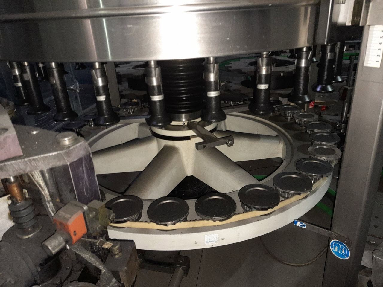 Krones Canmatic Labeler for Glass or PET Containers, 2005 - Image 11