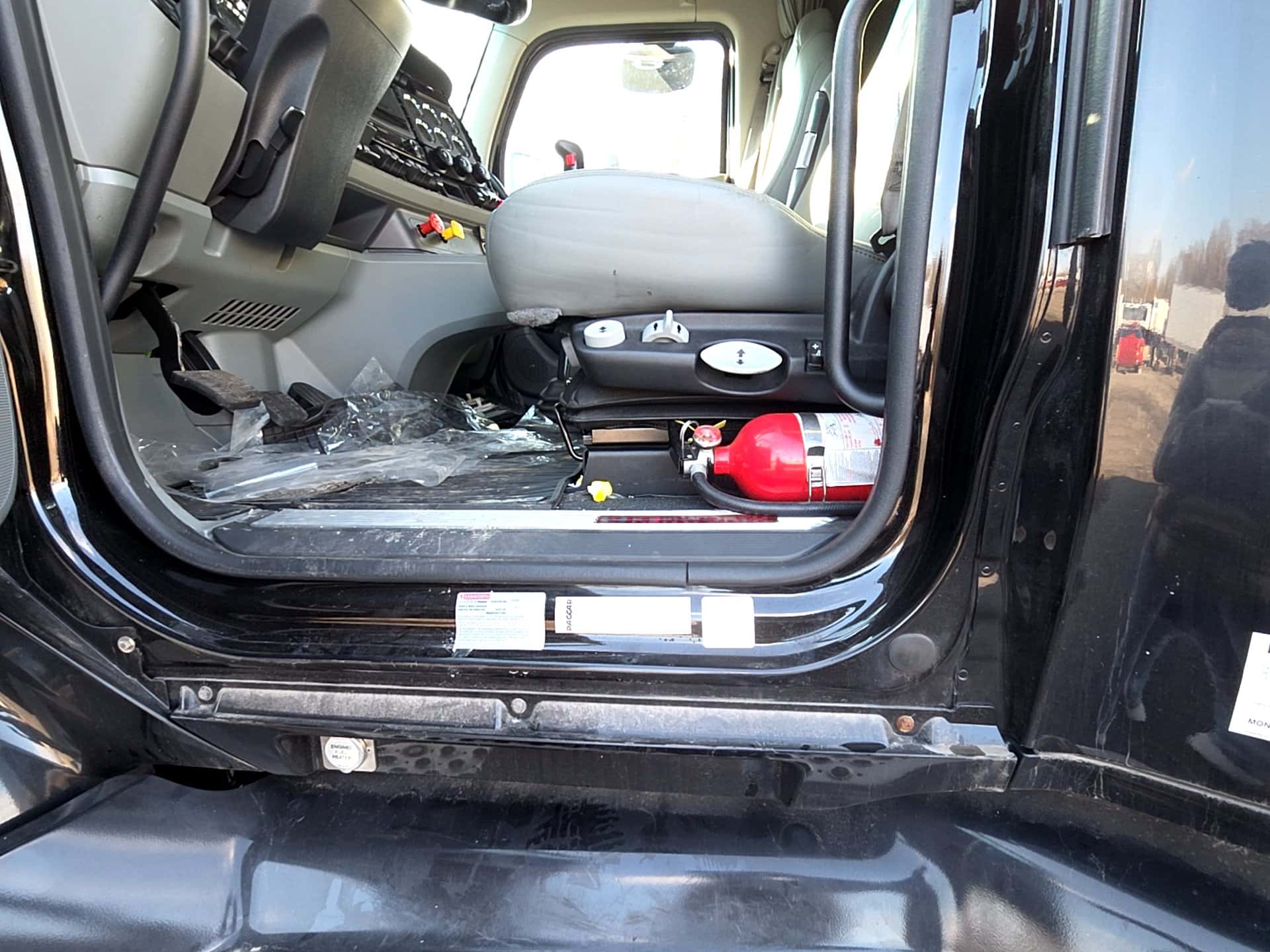 Kenworth T680 Sleeper Truck, 2020 - Paccar MX-13, Eaton Auto - Image 16