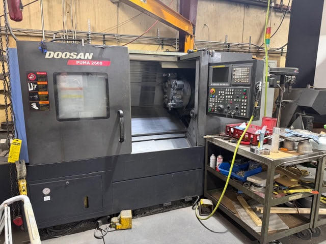 Doosan Puma 2600 CNC Lathe, 2011 - Tailstock, Chip Conveyor, Fanuc 0i Control - Image 3