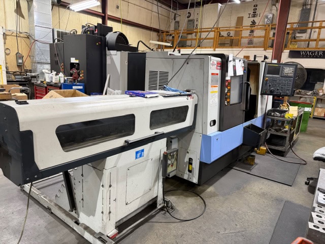 Doosan Puma 240C CNC Lathe, 2013 - LNS Barfeed, Royal Collet Chuck, LNS Chip Conveyor - Image 3