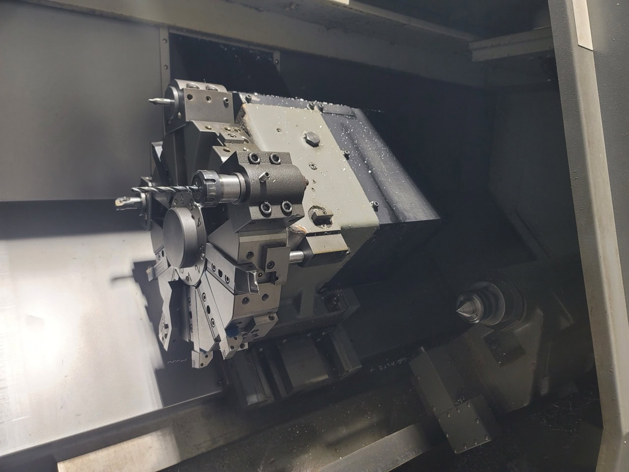 Samsung SL30/1000 CNC Lathe, 2011 - Iemca Barfeed, Tool Presetter, 3" Thru Spindle - Image 3