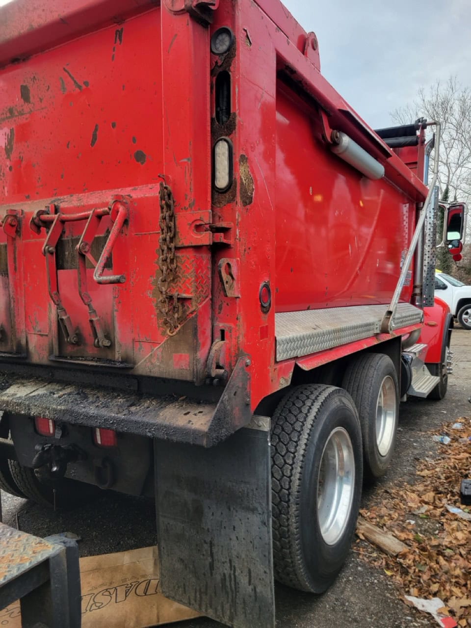 Peterbilt 567 Dump Truck, 2016 - Heavy Duty, Automatic - Image 3