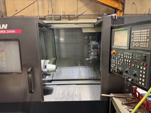 Doosan Puma 2600 CNC Lathe, 2011 - Tailstock, Chip Conveyor, Fanuc 0i Control - Image 4
