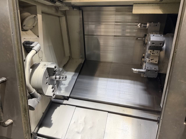 Doosan Puma 2600 CNC Lathe, 2011 - Tailstock, Chip Conveyor, Fanuc 0i Control - Image 5