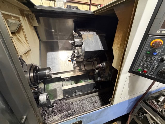 Doosan Puma 240C CNC Lathe, 2013 - LNS Barfeed, Royal Collet Chuck, LNS Chip Conveyor - Image 5