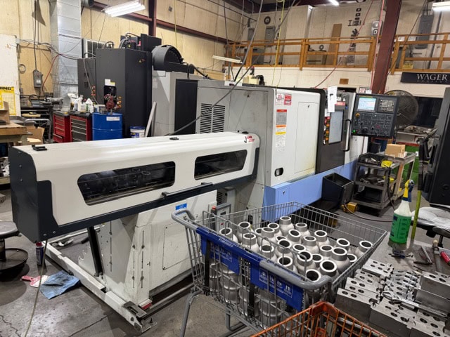 Doosan Puma 240C CNC Lathe, 2013 - LNS Barfeed, Royal Collet Chuck, LNS Chip Conveyor - Image 6