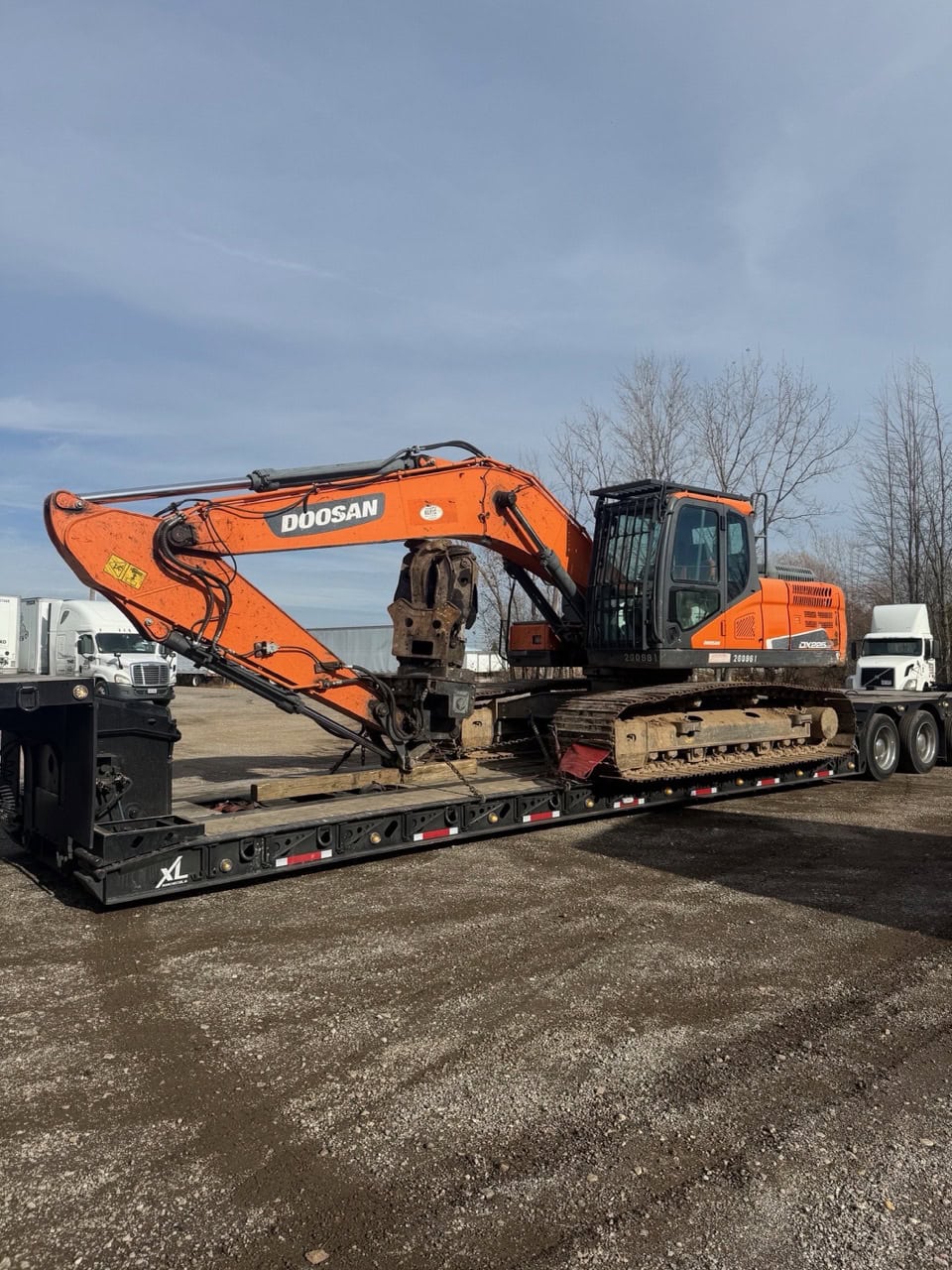 Doosan DX225LC-5 Hydraulic Excavator, 2018 - Hydraulic Thumb, Long Undercarriage, Rotobec RPA3045R43 Grapple