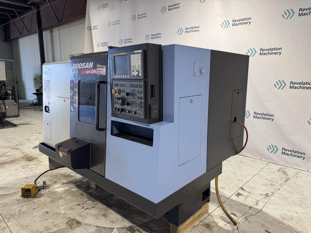 Doosan Lynx 220LC CNC Turning Center Lathe, 2013 - Chip Conveyor - Image 10