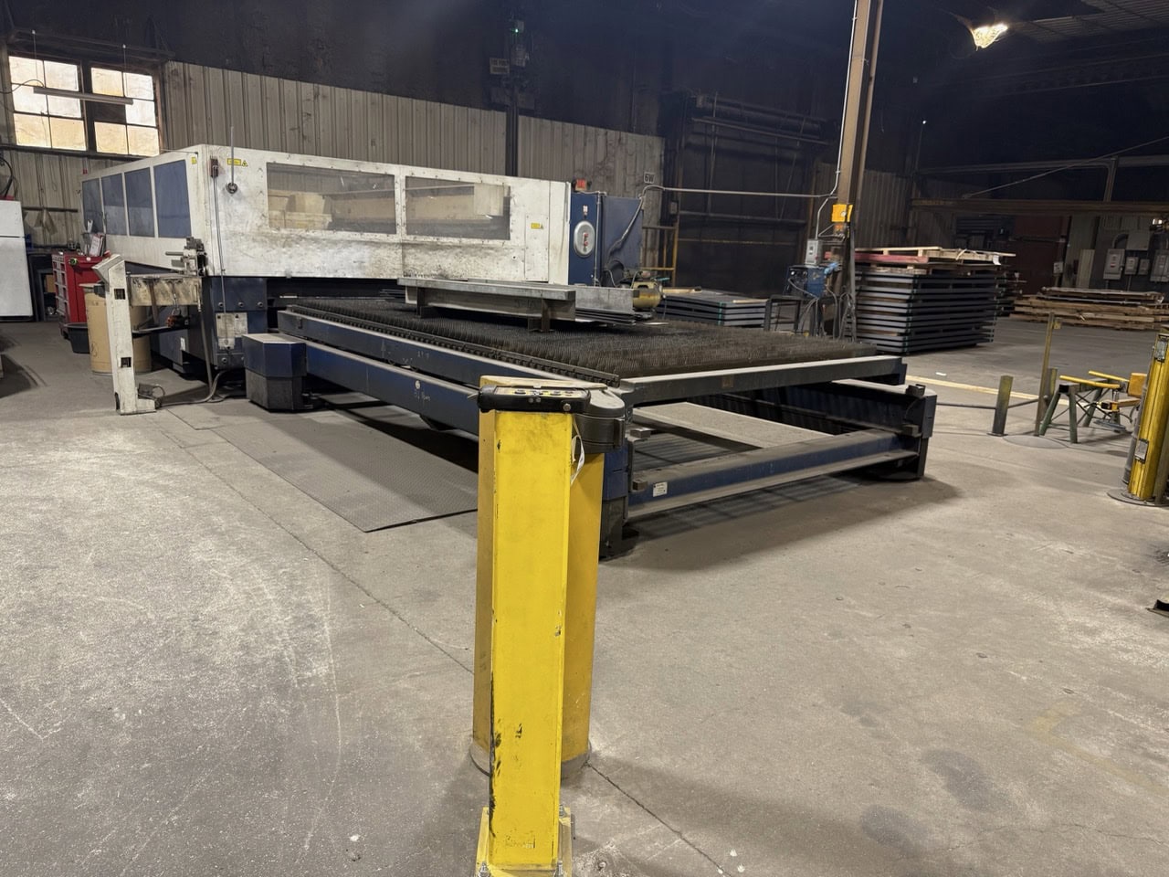 4000 Watt Trumpf TruLaser 3040 CO2 Laser, 2011 - 13' × 6.5' Table