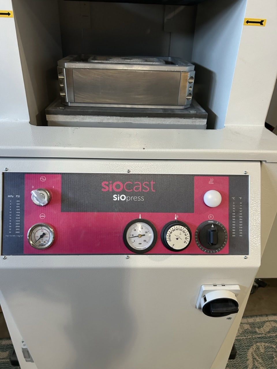 SioCast SiOFORM 1 Injection Molding Machine and Nicem P 300 PL Manual Press for Vulcanizing Silicone Rubber Moulds, 2023 - Image 2