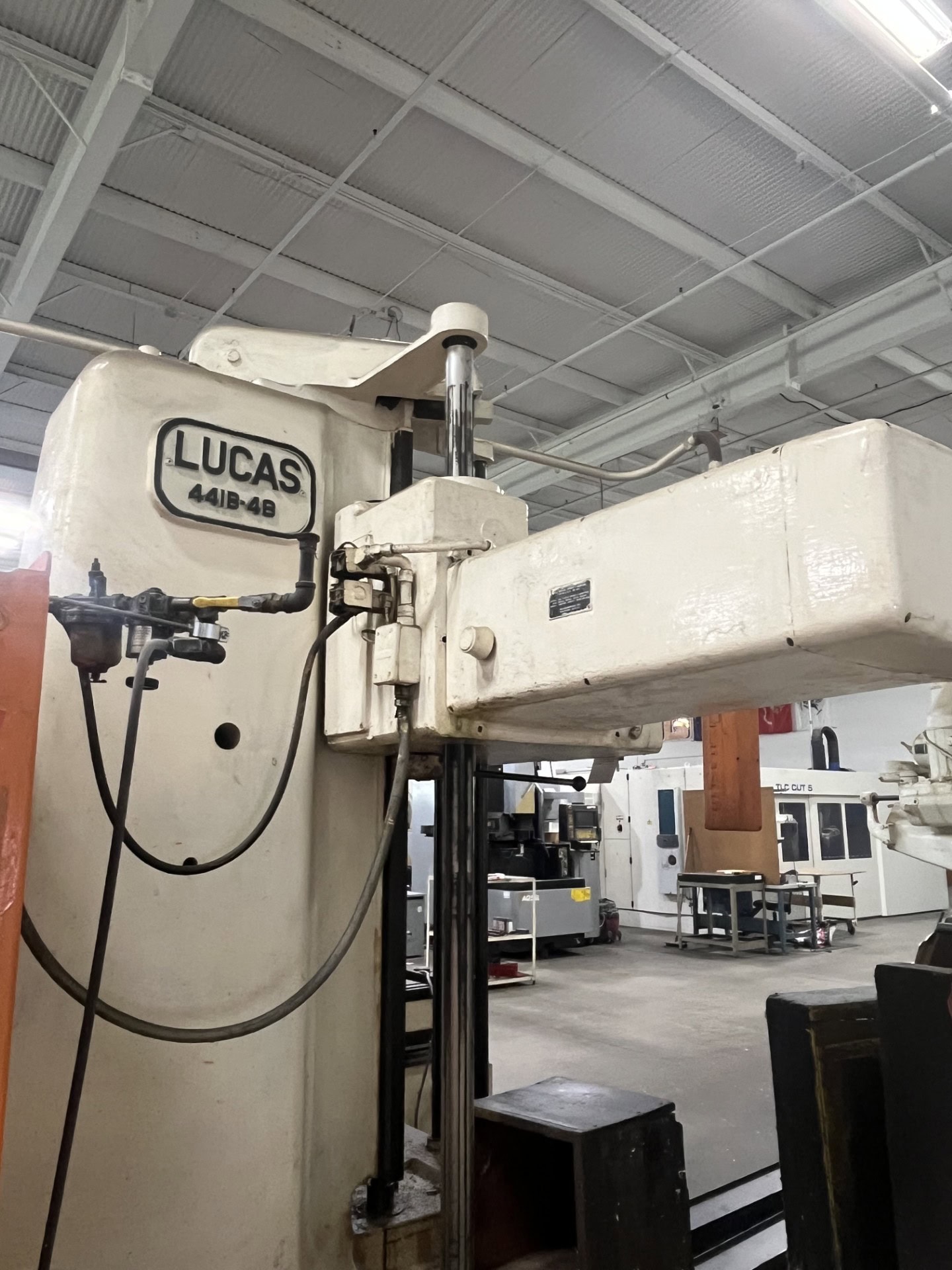 4" Lucas 441B‑48 Horizontal Boring Mill - Image 5