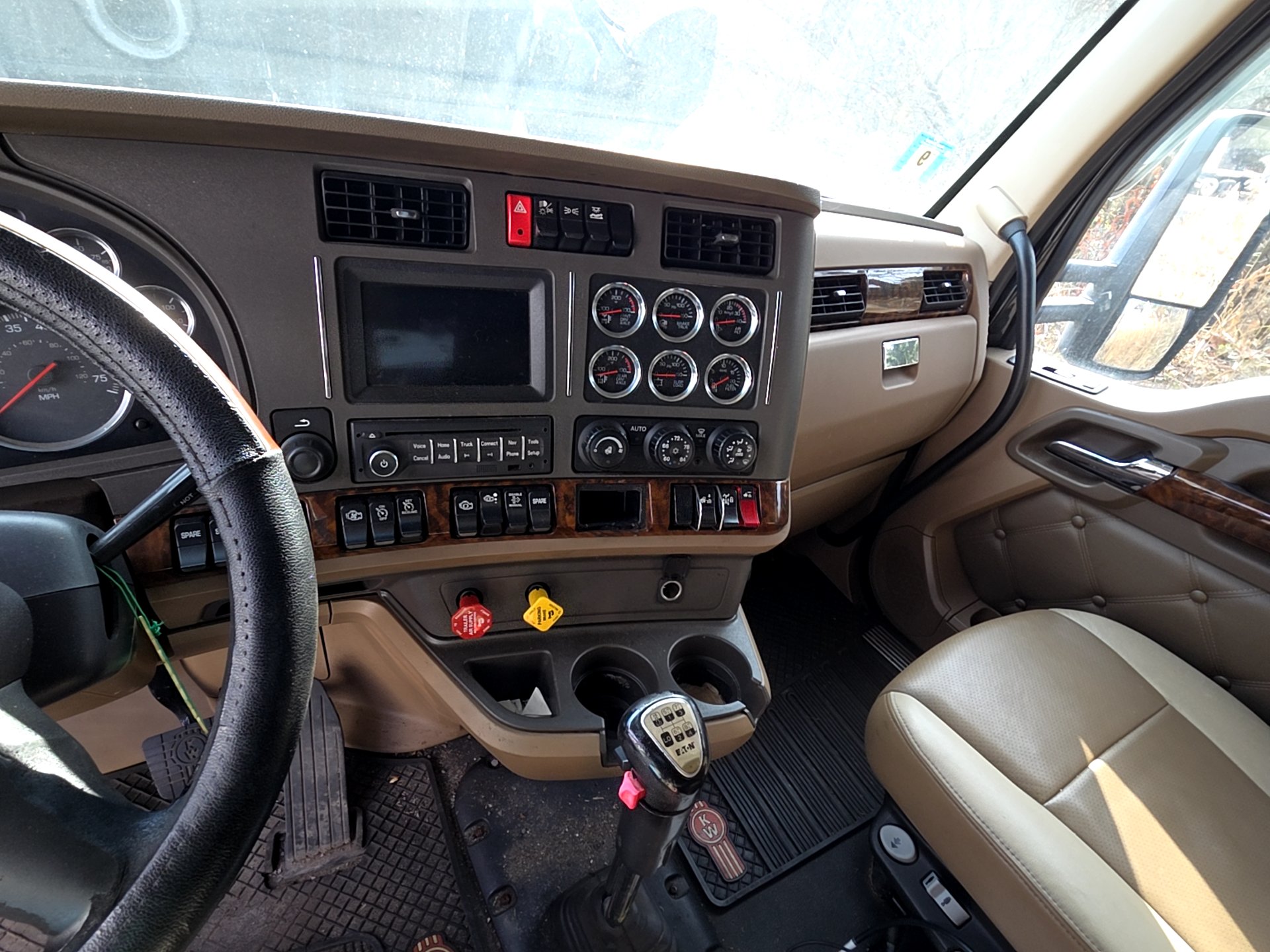 Kenworth T680 Sleeper Truck, 2015 - PACCAR MX-13, Automated Transmission, 76" Sleeper - Image 24