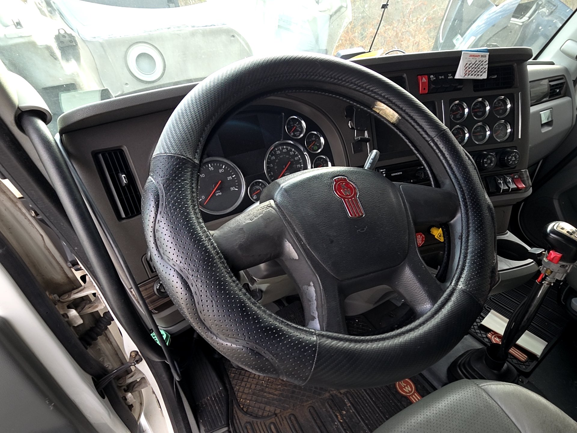 Kenworth T680 Sleeper Truck, 2016 - Paccar MX-13, Eaton Auto - Image 31