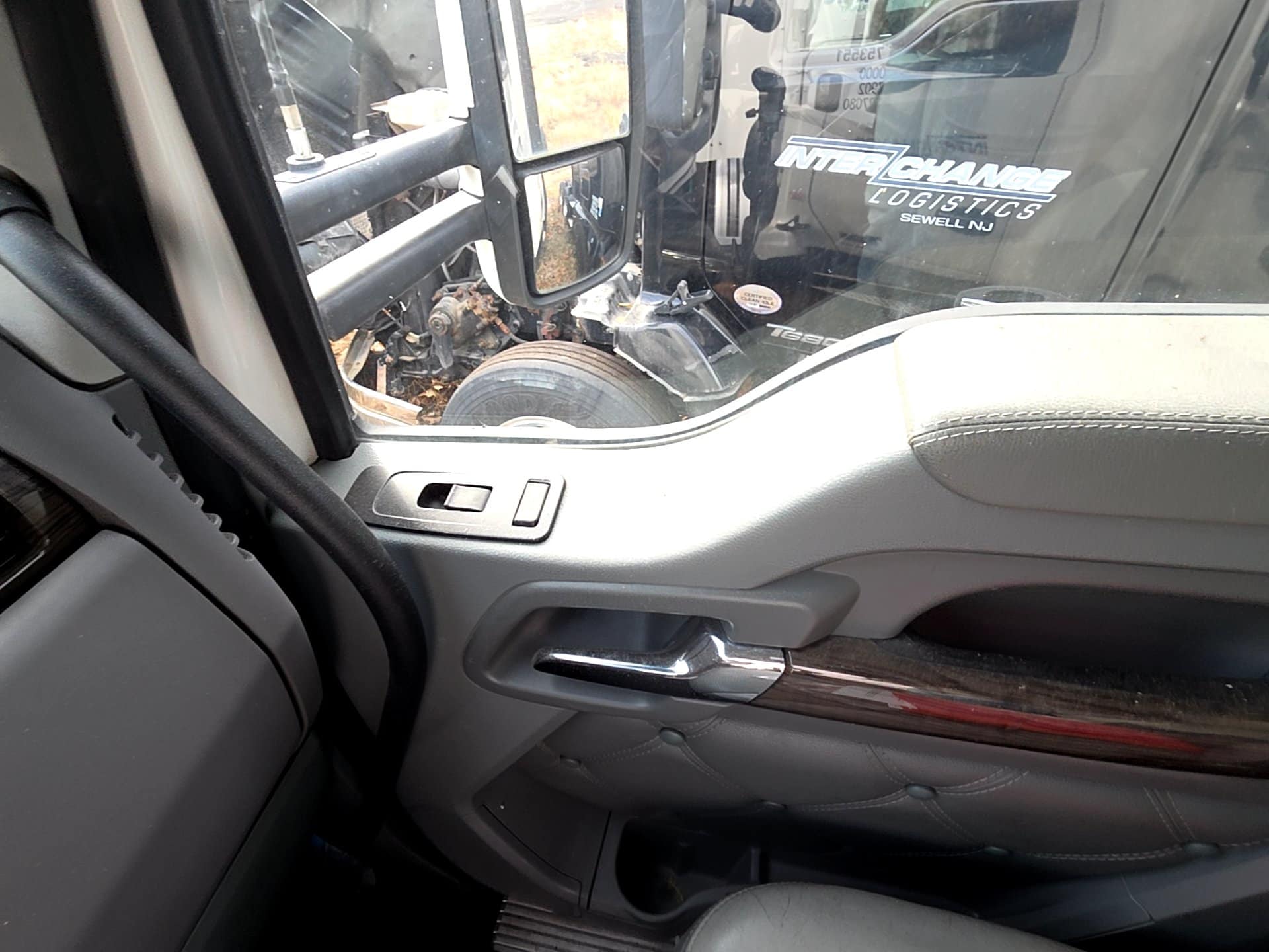Kenworth T680 Sleeper Truck, 2016 - Paccar MX-13, Eaton Auto - Image 32
