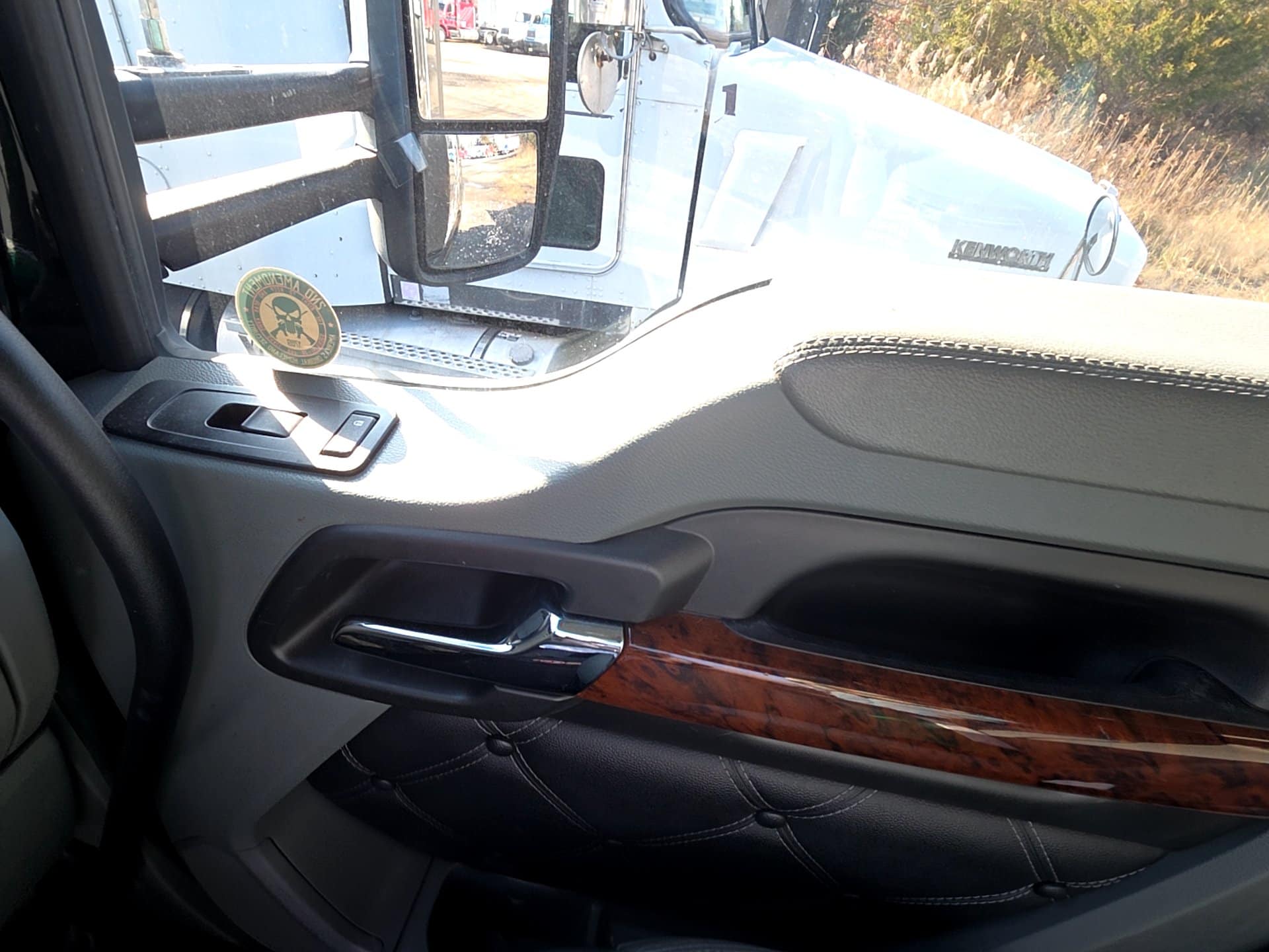 Kenworth T680 Sleeper Truck, 2020 - Paccar MX-13, Eaton Auto - Image 39
