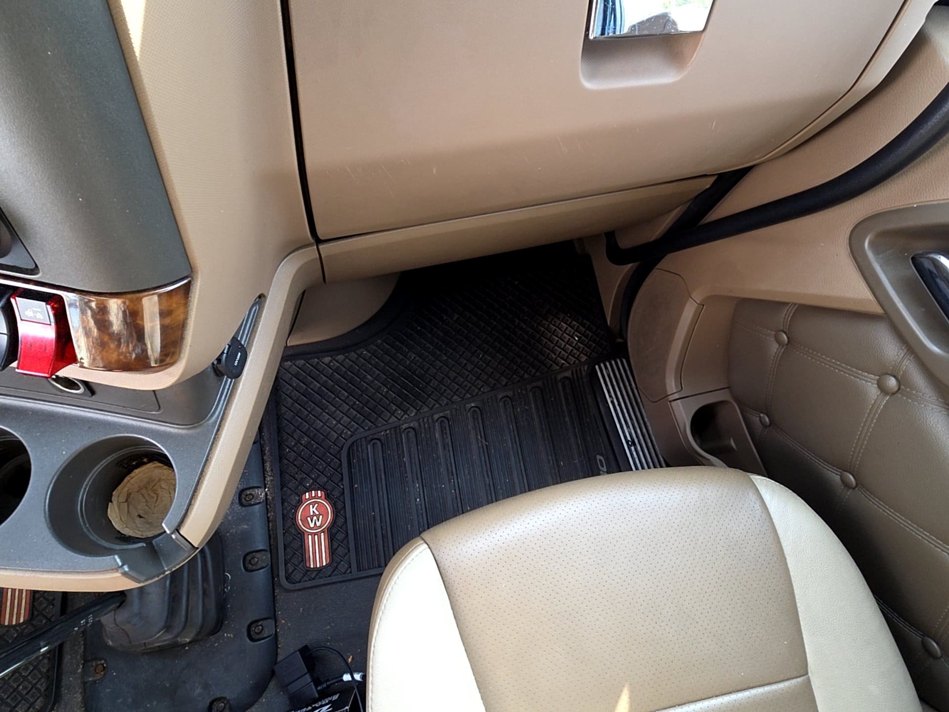 Kenworth T680 Sleeper Truck, 2015 - PACCAR MX-13, Automated Transmission, 76" Sleeper - Image 27
