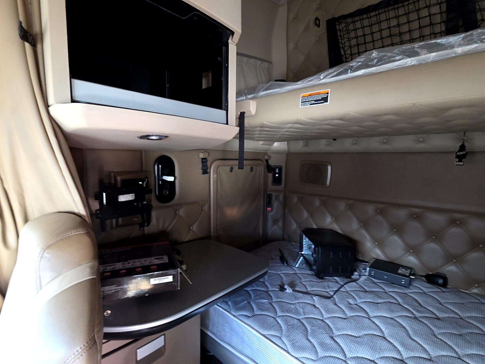 Kenworth T680 Sleeper Truck, 2015 - PACCAR MX-13, Automated Transmission, 76" Sleeper - Image 28
