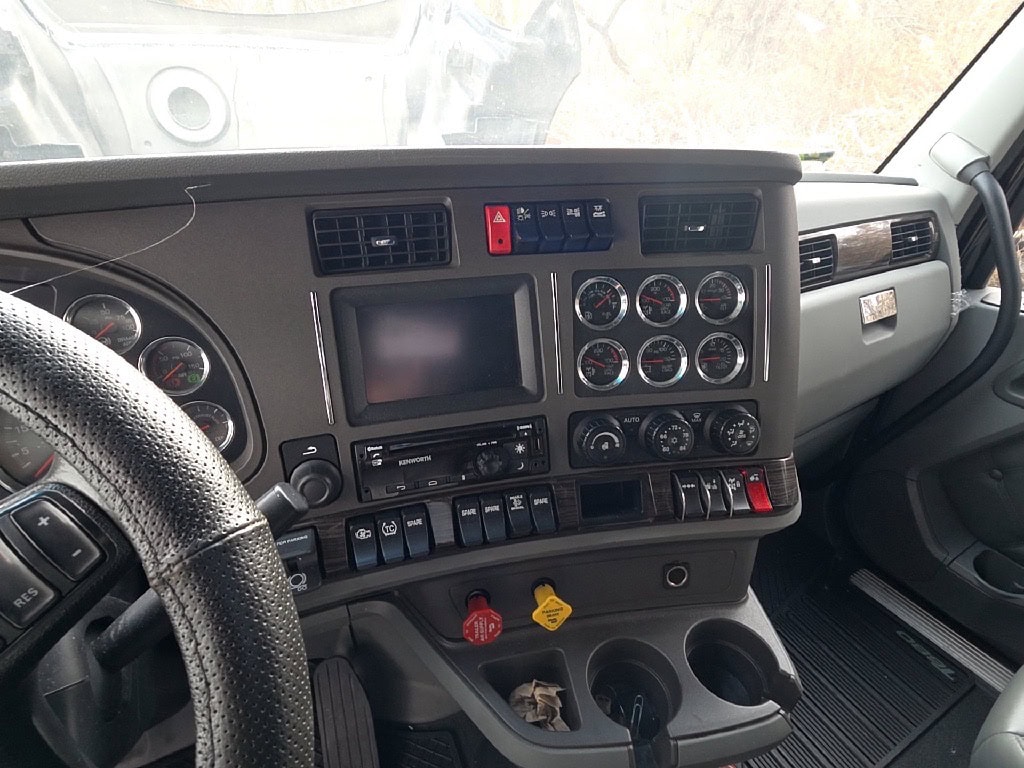 Kenworth T680 Sleeper Truck, 2019 - Paccar MX013, Eaton Auto - Image 27