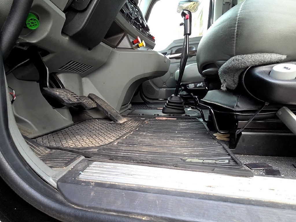 Kenworth T680 Sleeper Truck, 2019 - Paccar MX013, Eaton Auto - Image 29