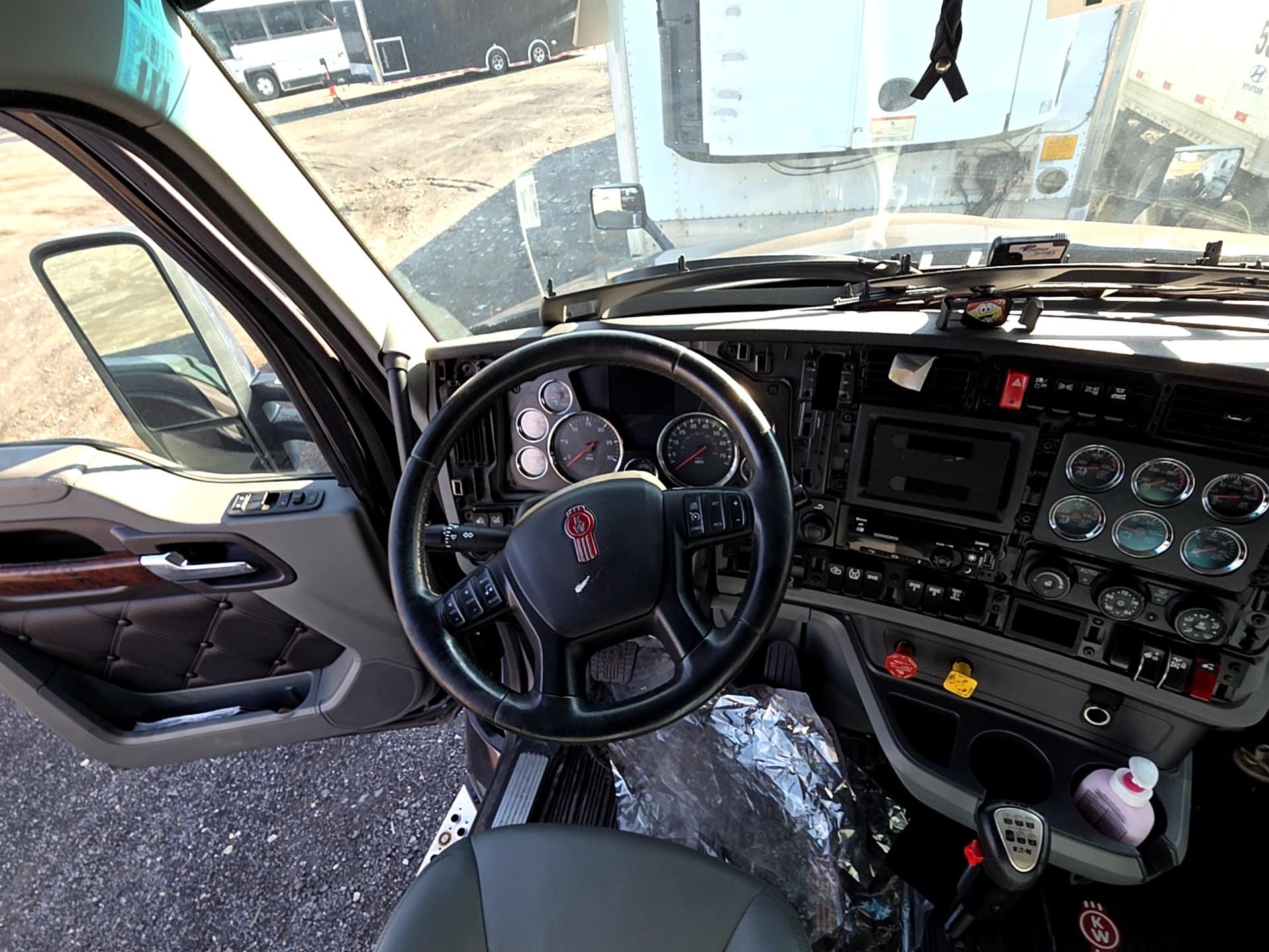 Kenworth T680 Sleeper Truck, 2020 - Paccar MX-13, Eaton Auto - Image 46