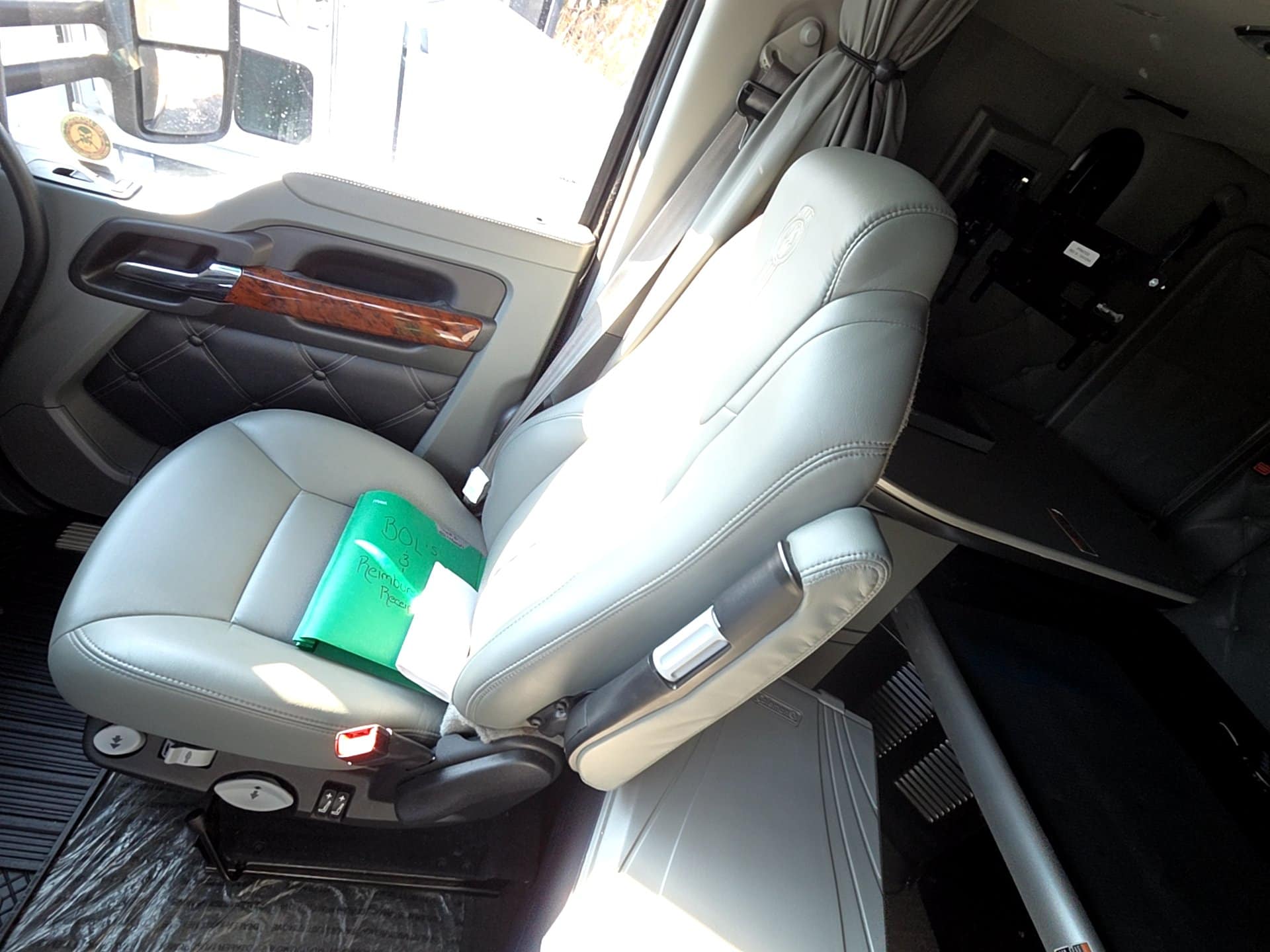Kenworth T680 Sleeper Truck, 2020 - Paccar MX-13, Eaton Auto - Image 48