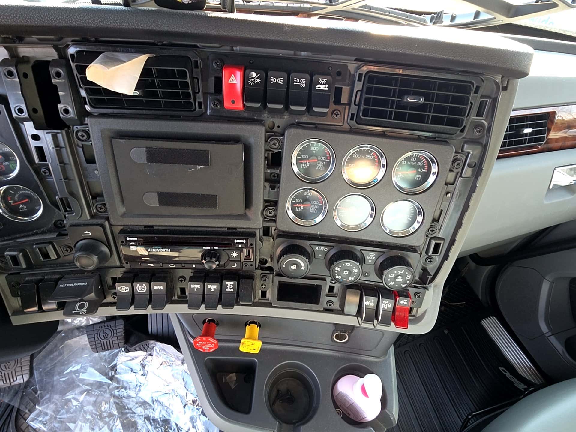 Kenworth T680 Sleeper Truck, 2020 - Paccar MX-13, Eaton Auto - Image 47