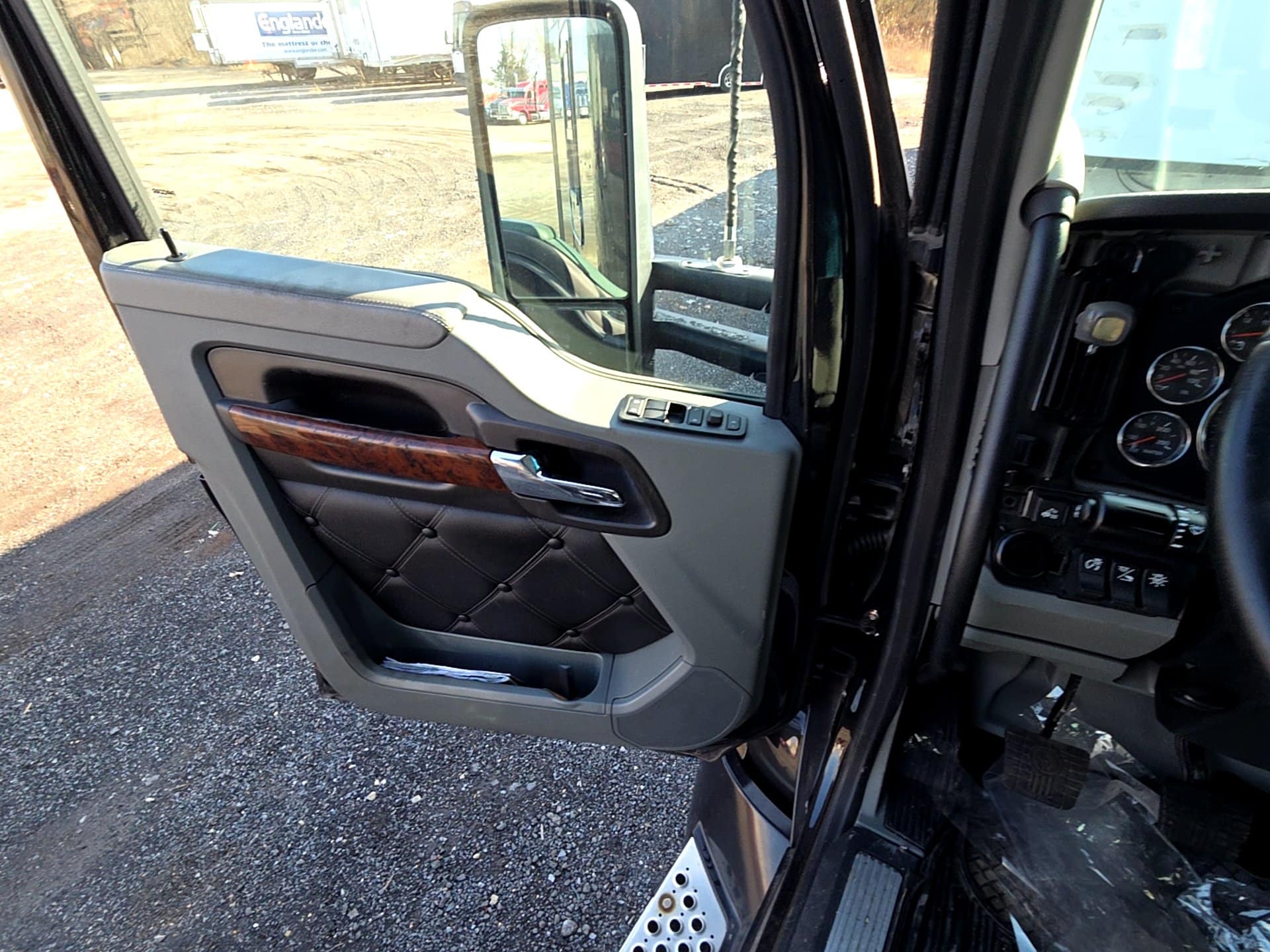Kenworth T680 Sleeper Truck, 2020 - Paccar MX-13, Eaton Auto - Image 52