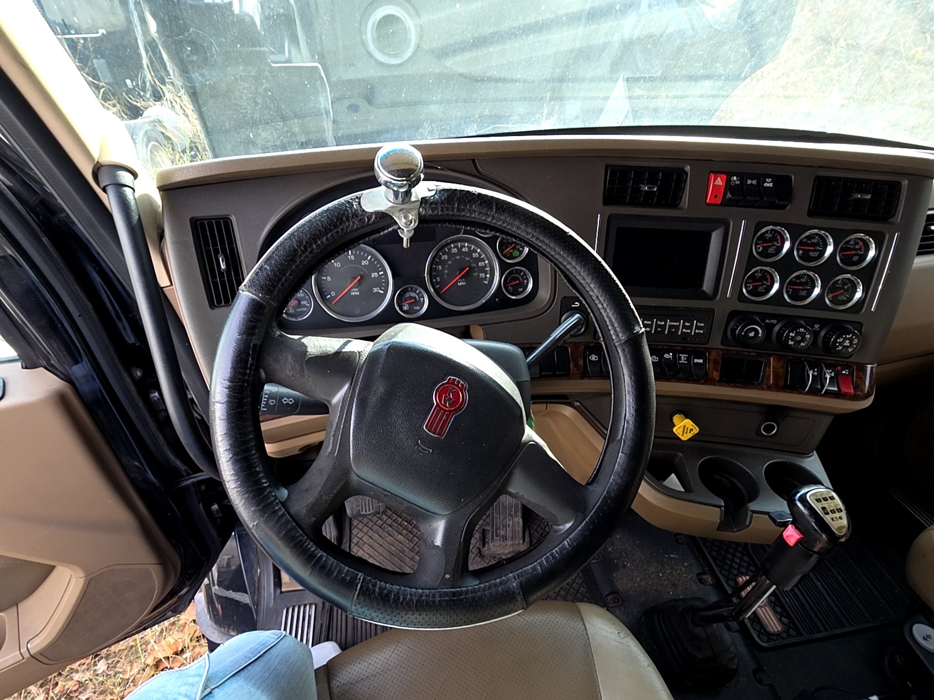 Kenworth T680 Sleeper Truck, 2015 - PACCAR MX-13, Automated Transmission, 76" Sleeper - Image 38