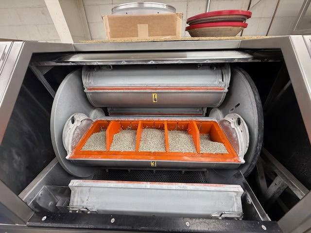 United Surface Solutions CPC-4000-HD Centrifugal Barrel Finishing System, 2018 - Image 3